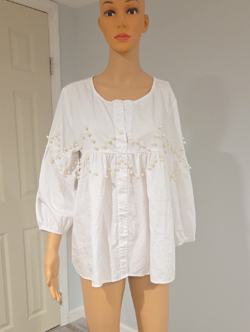 Romeo & Juliet Couture White Pearl-Embellished Peasant Tunic